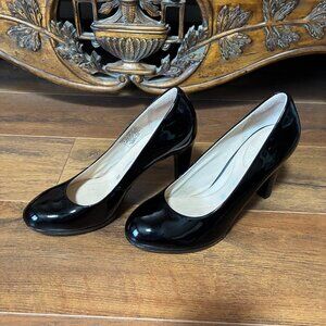 Rockport Total Motion Rounded Toe Pumps Heels 9 Black Patent Cushioned Insole.
